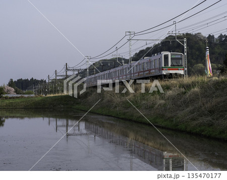 日光線と鯉のぼり 135470177