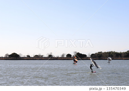 加古大池 冬 風景（兵庫県 稲美町） 135470349