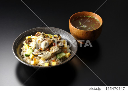 牡蠣入りちらし寿司とお吸物 135470547