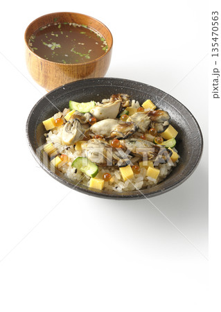 牡蠣入りちらし寿司とお吸物 135470563