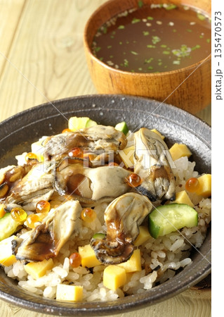 牡蠣入りちらし寿司とお吸物 135470573