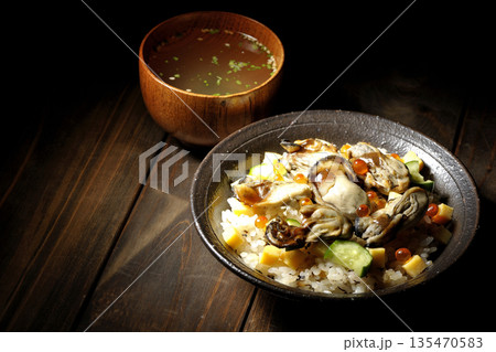 牡蠣入りちらし寿司とお吸物 135470583