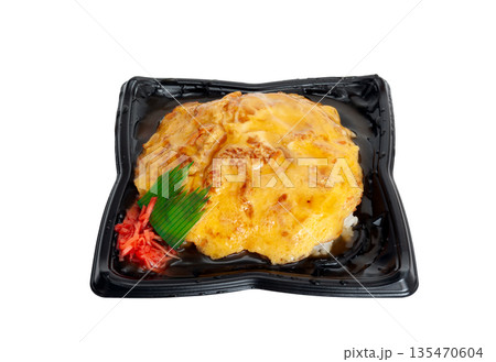 持ち帰り弁当(たっぷり中華あんの天津飯)【白背景・切り抜き】 持ち帰り弁当(たっぷり中華あんの天津飯)【白背景・切り抜き】 135470604