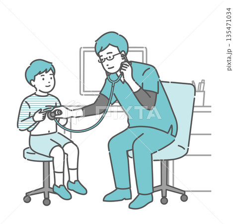 スクラブを着た男性医師による男の子の聴診・小児科診察のイラスト 135471034