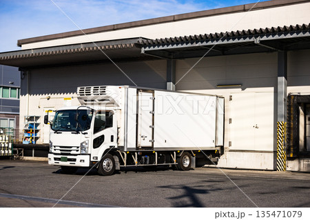 高床式倉庫　トラックバース 135471079