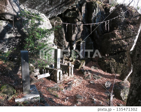 筑波山の男体山山頂近くにある立身石 135471302