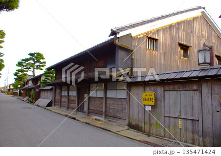 近江八幡の町並み　新町通り（旧西川家住宅） 135471424