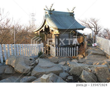 筑波山の女体山山頂（女体山御本殿・筑波山三角点） 135471924