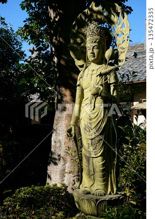 桃厳寺境内にある慕情観音像 135472335