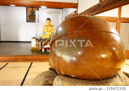 桃厳寺　日本一の木魚と大仏像 135472338