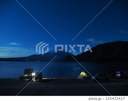 冬の本栖湖 冬の本栖湖 135472417