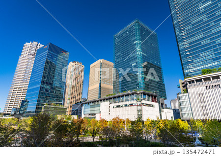 《大阪府》大阪の中心街・梅田の都市風景 135472471