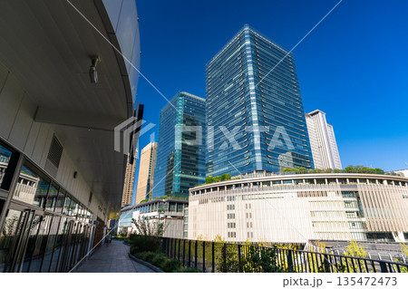 《大阪府》大阪の中心街・梅田の都市風景 135472473