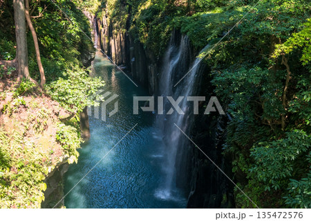 Top view of Manai waterfall of Takachiho gorge, Miyazaki Top view of Manai waterfall of Takachiho gorge, Miyazaki 135472576