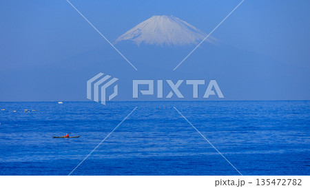三浦半島の油壷の荒井浜 135472782