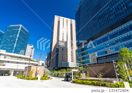 《大阪府》大阪の中心街・梅田の都市風景 135472804
