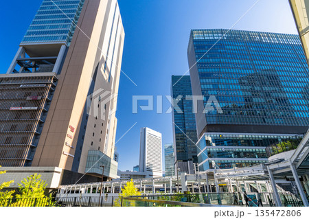 《大阪府》大阪の中心街・梅田の都市風景 135472806