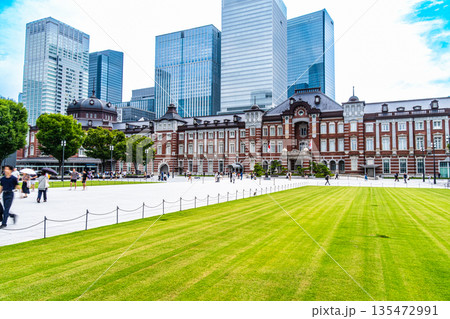 東京駅丸の内駅舎 夏の風景2 東京都千代田区 東京駅丸の内駅舎 夏の風景2 東京都千代田区 135472991