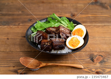 トンポーロー丼 135473467