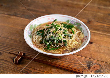 ニラもやしラーメン ニラもやしラーメン 135473479
