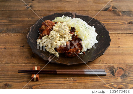 チキン南蛮丼 チキン南蛮丼 135473498