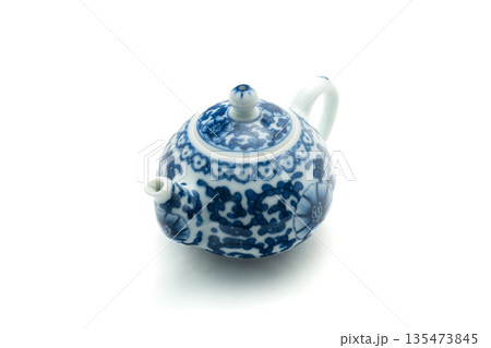 磁器製の烏龍茶用の茶壺 Teapot for Oolong tea  135473845