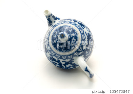 磁器製の烏龍茶用の茶壺 Teapot for Oolong tea 磁器製の烏龍茶用の茶壺 Teapot for Oolong tea 135473847
