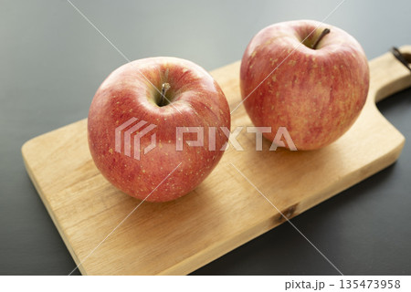 秋の味覚林檎 秋の味覚林檎 135473958