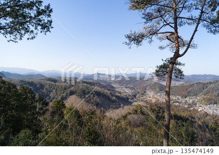 龍崖山(大河原城跡)の山頂から見た景色(奥武蔵) 龍崖山(大河原城跡)の山頂から見た景色(奥武蔵) 135474149