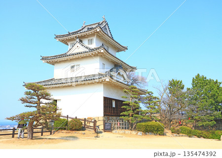 香川県丸亀市、丸亀城の風景 135474392