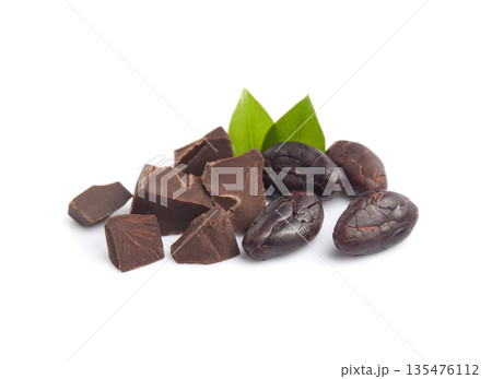 Cacao bean with chocolate on white backgrounds Cacao bean with chocolate on white backgrounds 135476112