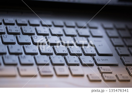 ノートパソコンキーボード 135476341