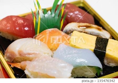 握り鮨のパックイメージ 握り鮨のパックイメージ 135476342