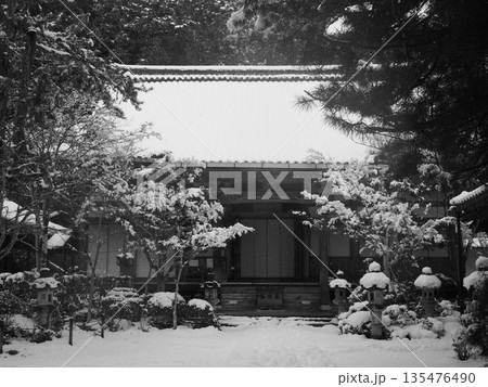 京都槙尾　西明寺冬景色 135476490