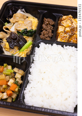 美味しい中華弁当、豚肉とキクラゲの卵炒め、麻婆豆腐など付き 135476531