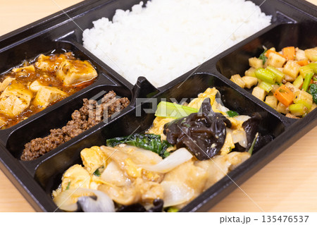 美味しい中華弁当、豚肉とキクラゲの卵炒め、麻婆豆腐など付き 135476537