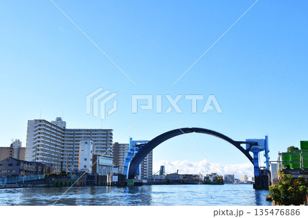 大阪の安治川副水門_01 135476886