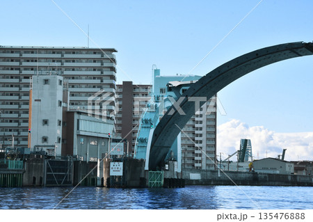 大阪の安治川副水門_03 大阪の安治川副水門_03 135476888