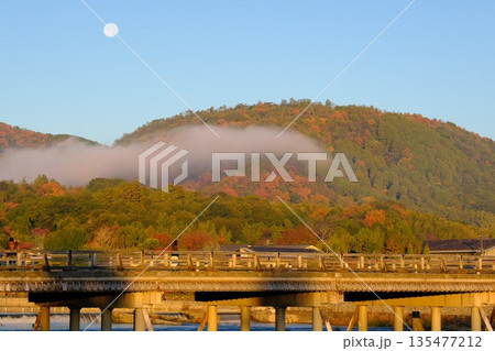 満月と渡月橋 135477212