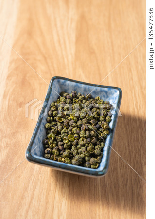 Spices: Sichuan peppercorns 135477336
