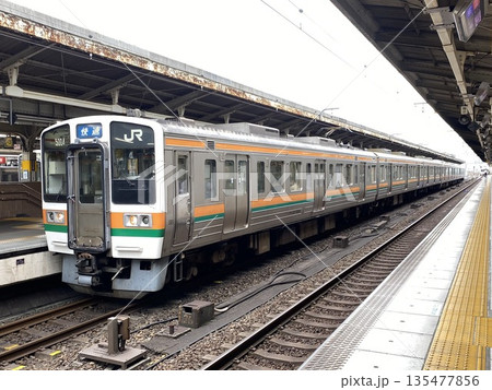 名古屋駅で発車を待つ211系 名古屋駅で発車を待つ211系 135477856