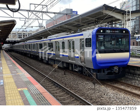 津田沼駅に停車する回送電車 津田沼駅に停車する回送電車 135477859