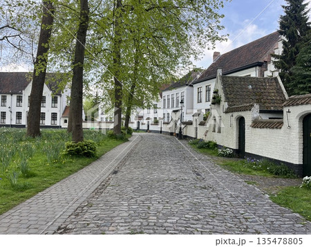 ベルギー・ブルージュにあるベギン会修道院 135478805