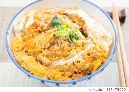 美味しいロースかつ丼 美味しいロースかつ丼 135479050