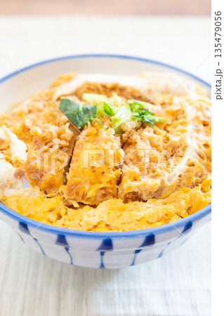 美味しいロースかつ丼 135479056