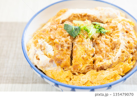 美味しいロースかつ丼 美味しいロースかつ丼 135479070
