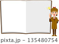 ノートの前でひらめく女性の探偵 135480754