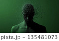 崩壊する人体のシルエット｜粒子となって消えるデジタルの存在感 135481073