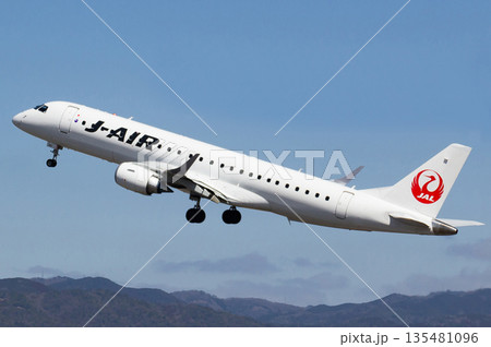 J-AIR JA252J福岡離陸 135481096