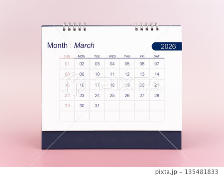 March 2026 blank desk calendar on pink background. 135481833